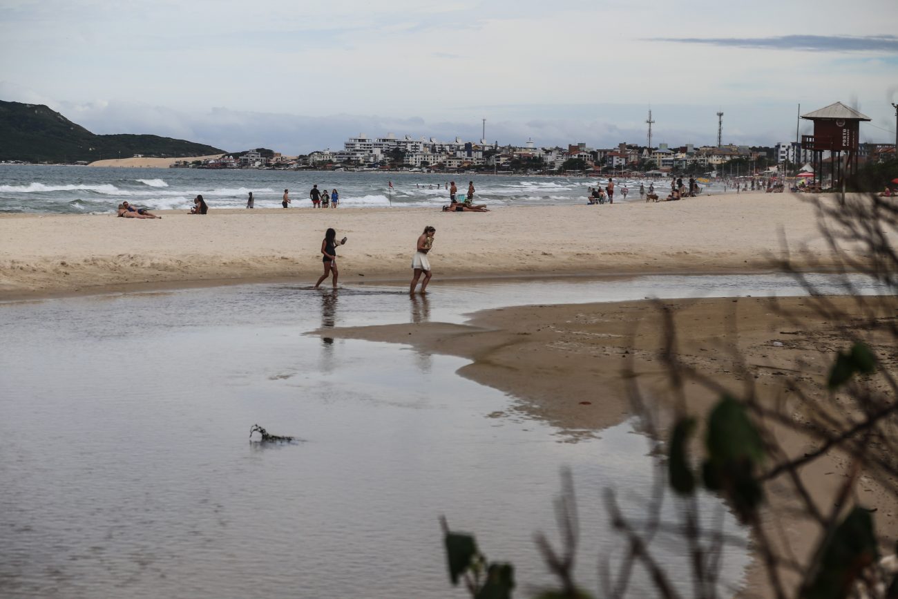 Moradores temem aumento da poluição no rio Capivari durante a temporada - ND Mais - Notícias