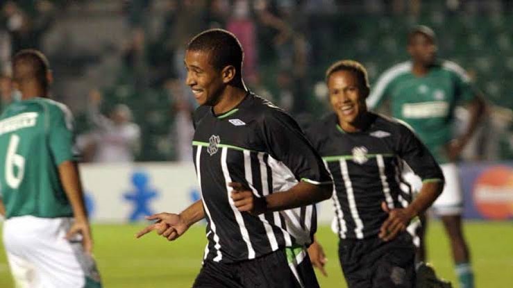 4/22/2006: Figueirense runs over Palmeiras at Orlando Scarpelli, 6 to 1. Schwenck (2), Soares (2), Fininho and Carlos Alberto scored for Furacão and Washington, for Palmeiras.  - Social Networks / Reproduction