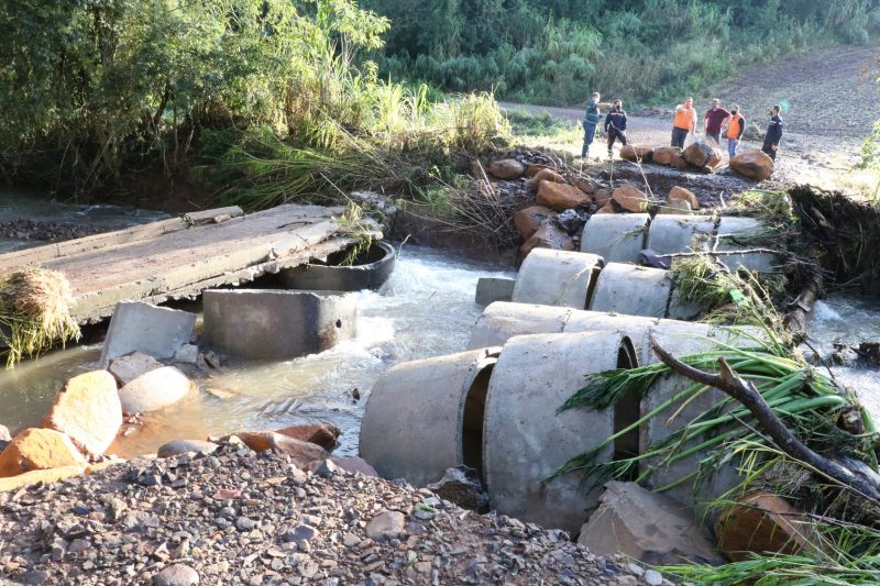 A bridge was even destroyed in Iporã do Oeste, due to the storm - Flavio Vieira Junior / Civil Defense of Santa Catarina / Press Release / ND