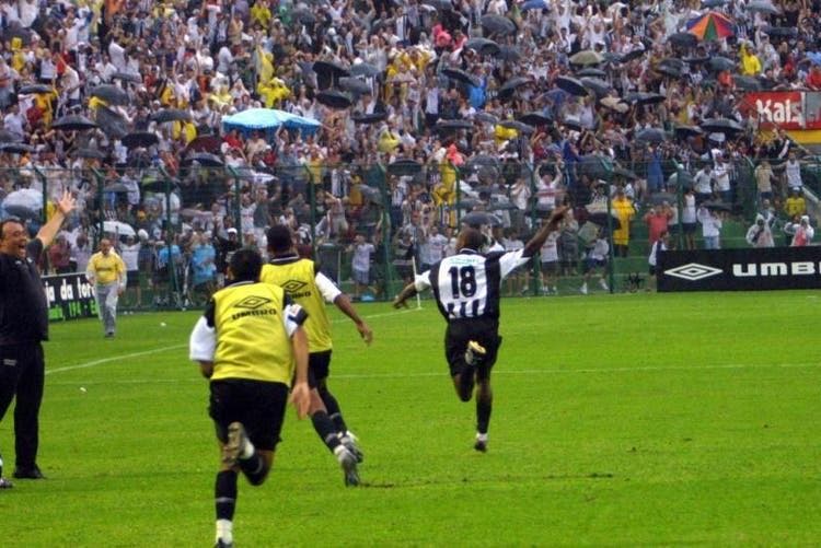 Let's go to 2001, the year of access to Serie A of the Brazilian Championship.  Figueirense beat Caxias (RS) 1-0, Abimael's goal, and gained access to the elite by adding nine points in the quadrangular, one less than champion Paysandu.  - Memorial FFC / Disclosure