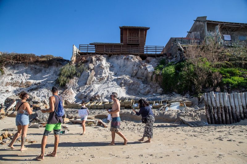 Amoeje (Association of Residents of Jardim Eucaliptos) ask for rockfill on the beach, but Amocam (Association of Residents of Campeche) defends that work can increase the erosion process - Anderson Coelho / ND