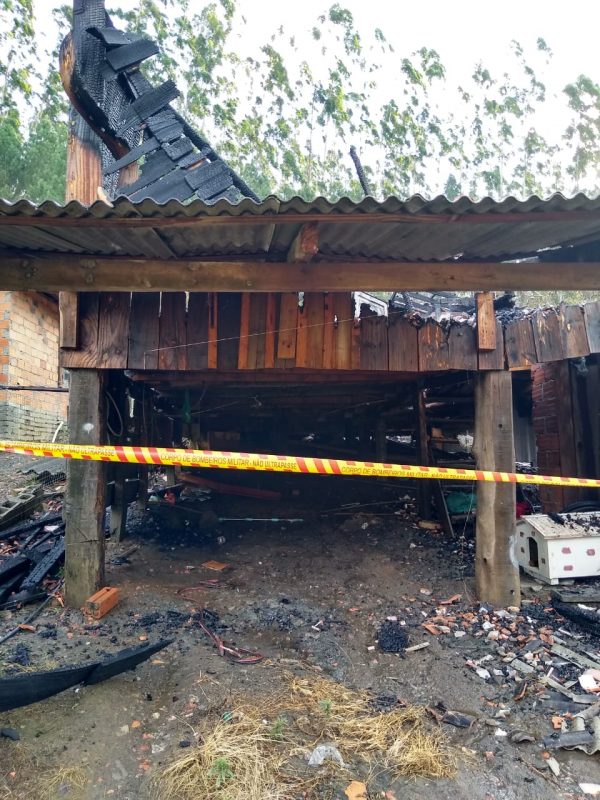 A perícia irá investigar as causas do incêndio &#8211; Foto: Corpo de Bombeiros de Ituporanga/ND