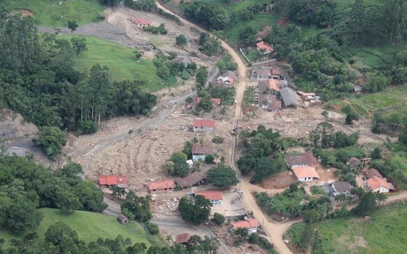 Localidade de Presidente Getúlio atingida por deslizamento &#8211; Foto: Divulgação / Defesa Civil SC