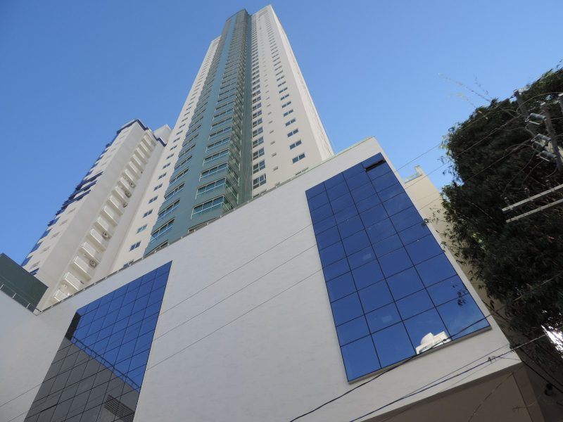 Os 49 andares do Imprio das Ondas Residence somam 165 metros de altura, no bairro Pioneiros. Concludo em 2016, o empreendimento  da Formula F10 Empreendimentos  Foto: Formula F10 Empreendimentos/Divulgao