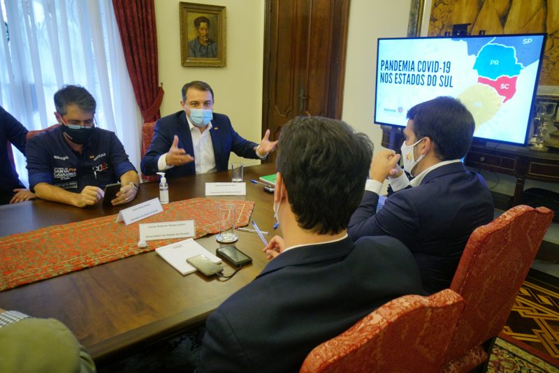 Reunião debateu medidas de combate à Covid-19 – Foto: Governo de Santa Catarina/Divulgação